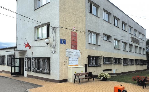 Budynek Starostwa Powiatowego w Otwocku. (fot. Andrzej Gąsowski – »Linia Otwocka«)